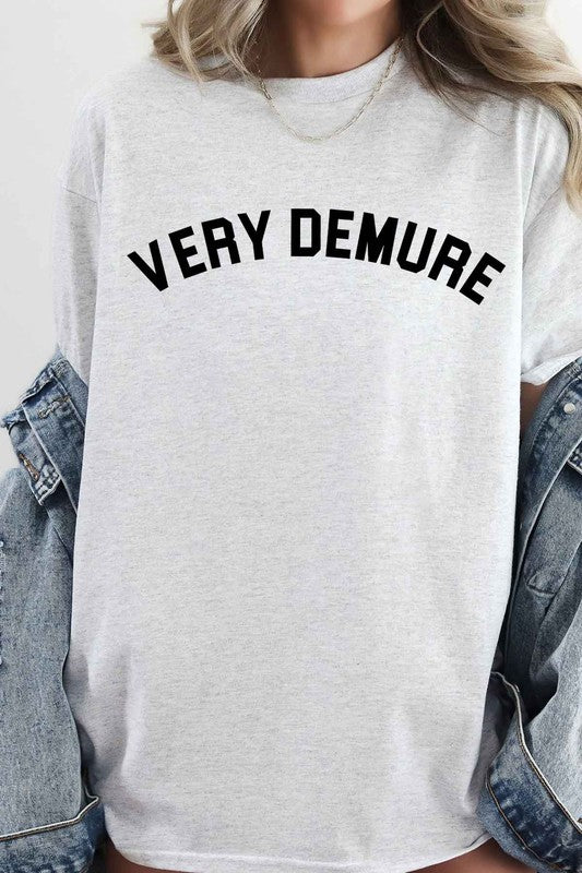 VERY DEMURE OVERSIZED GRAPHIC TEE - Fuzzys Fashion USA